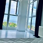 Apartman у моря с панорамным видом золотой берег *