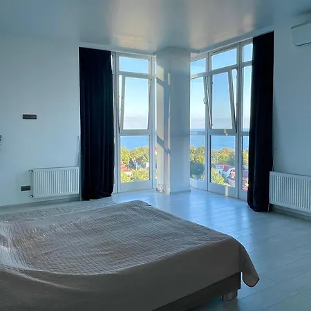 у моря с панорамным видом золотой берег